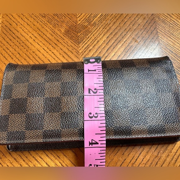 Authentic Louis Vuitton Damier checkbook holder - Picture 5 of 7